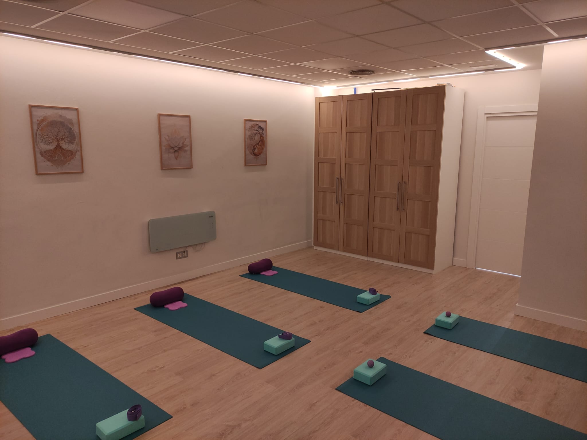 Alquiler de sala en Bilbao para yoga, talleres y terapias 8 Reserva la Sala Polivalente2